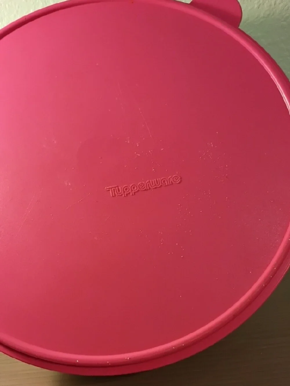 32 Cup Tupperware  Bowl with Pink Lid - White Bowl